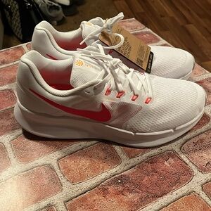 New Nike run swift 3 athlete running sneakers sz 11.5